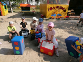 Правила дорожного движения нужно знать всем - без исключения! Правила дорожного движения нужно знать всем - без исключения!.
